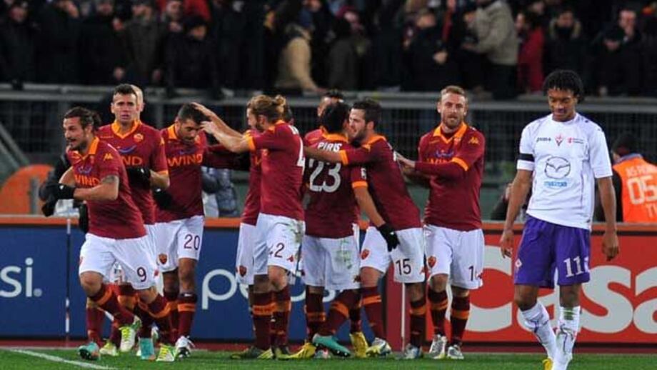 Roma vence Fiorentina (4-2) e sobe ao 4.º lugar