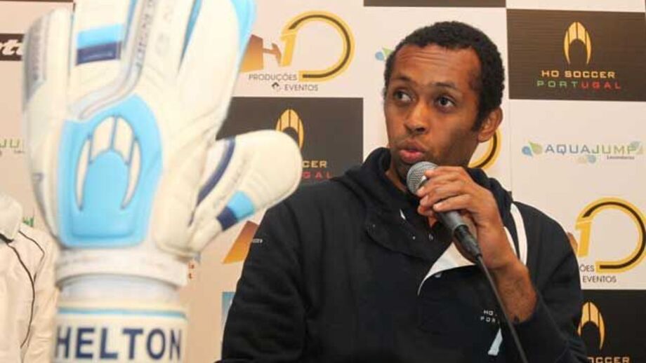 Helton: «Se pudéssemos jogar com três guarda-redes...»