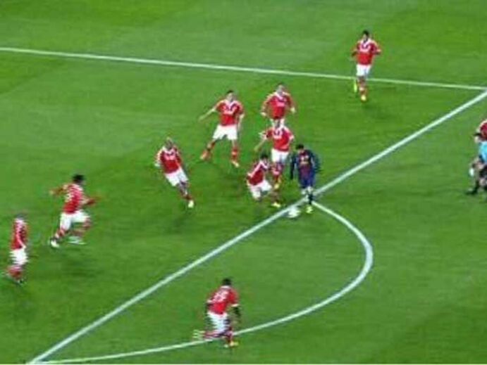 Messi 'preso' no ninho das águias