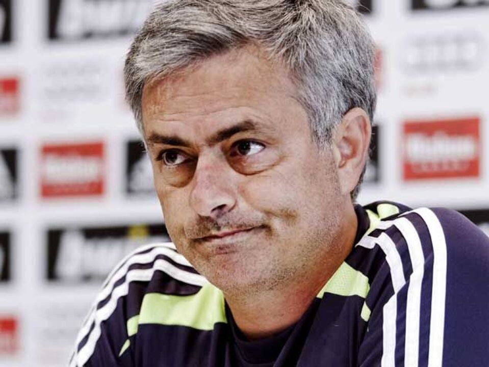 Clube pergunta aos sócios se Mourinho deve continuar