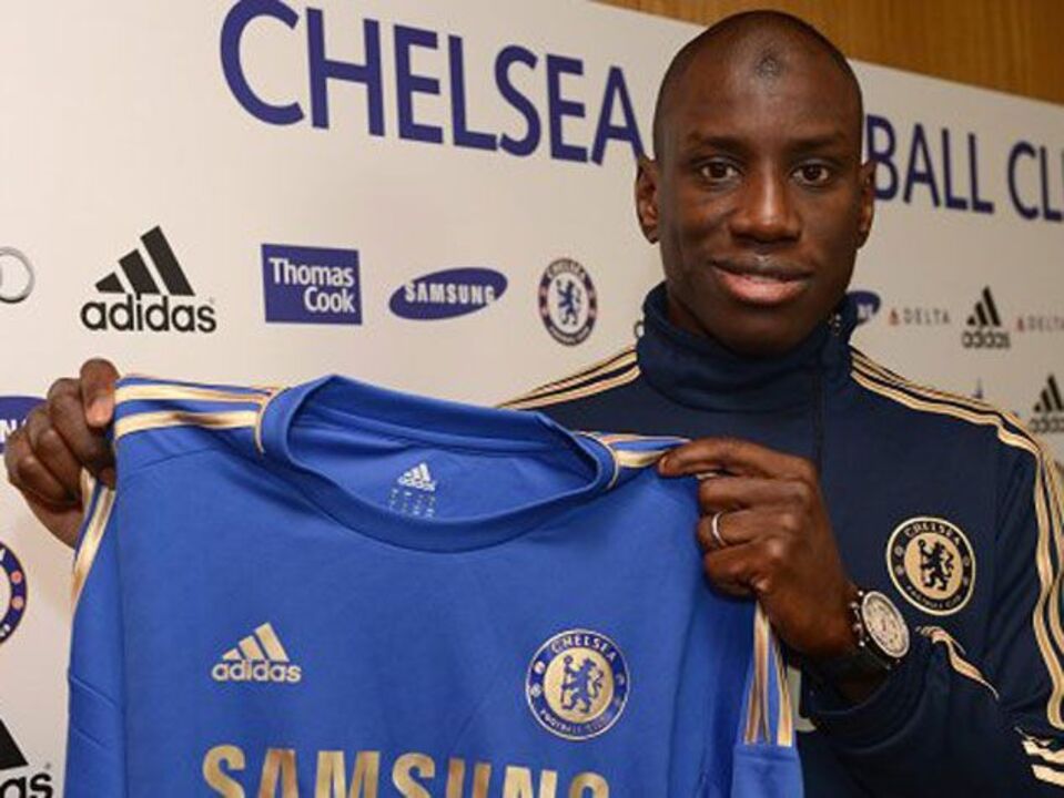 Demba Ba assina pelo Chelsea