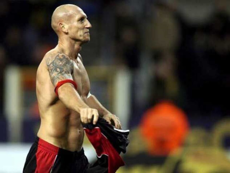 Jaap Stam quer treinar clubes ingleses