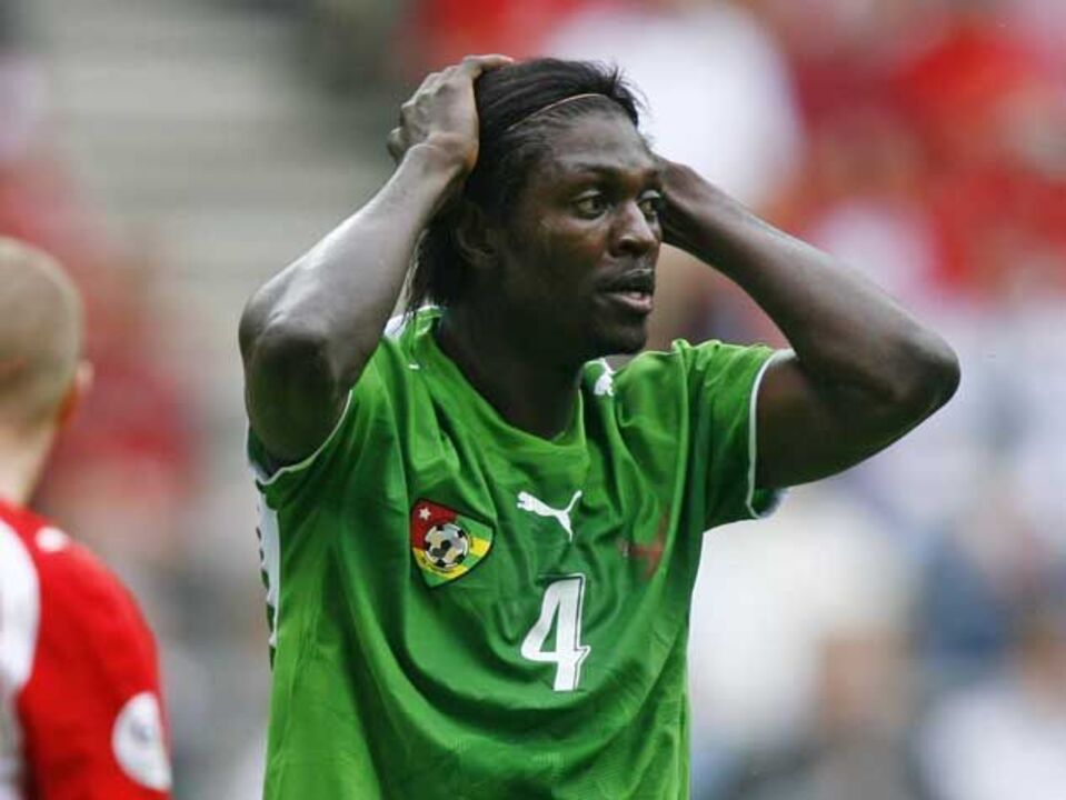 Presença de Adebayor confirmada