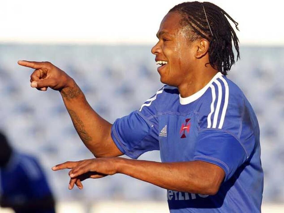 Rambé no lugar de Zé Luís