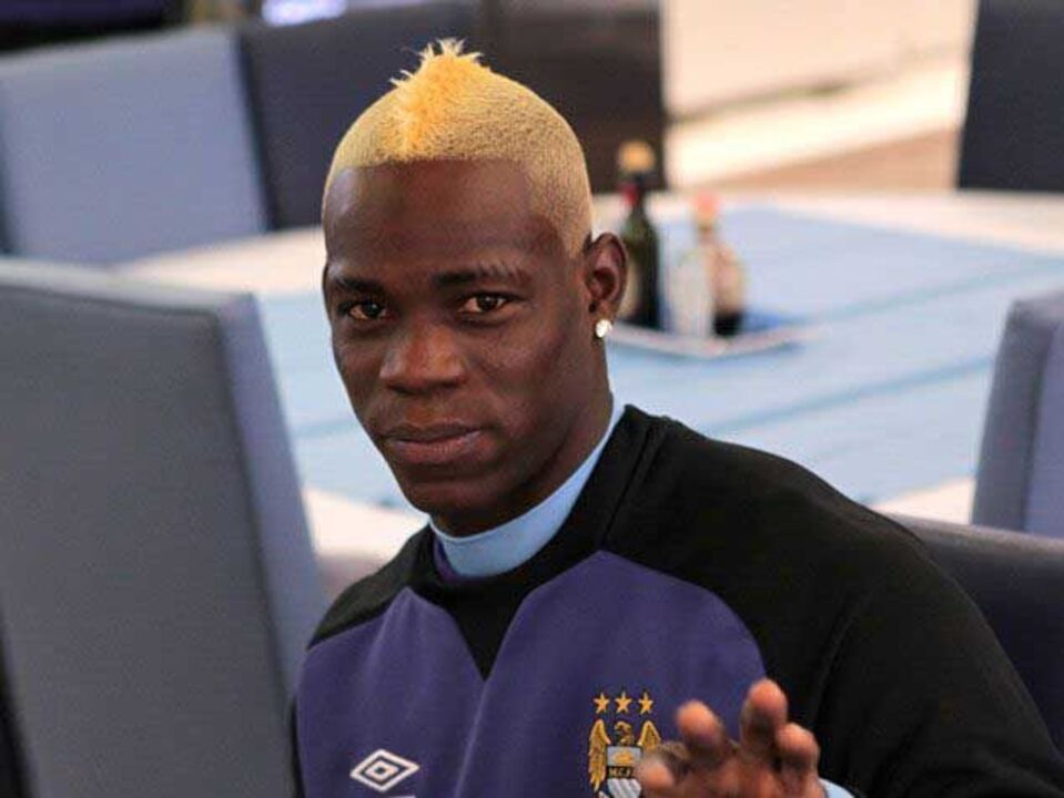 Balotelli adere ao visual loiro