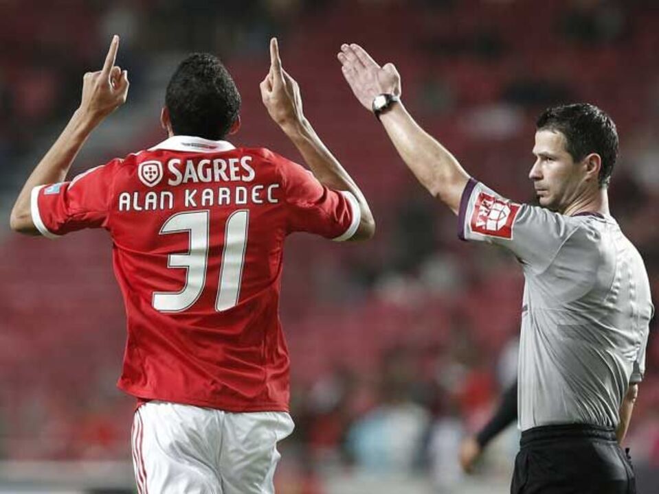 Kardec fica no plantel