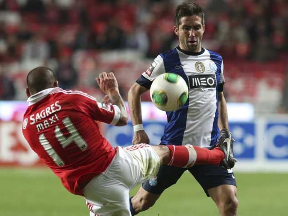 Entrada dura de Maxi ainda aquece clássico