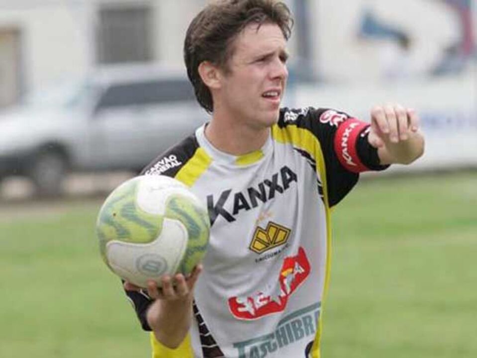 Ezequiel chega por empréstimo