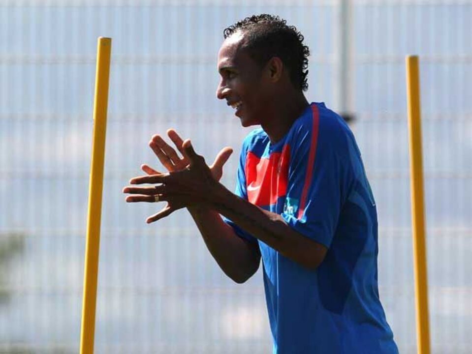 Liedson à espera de um telefonema para viajar