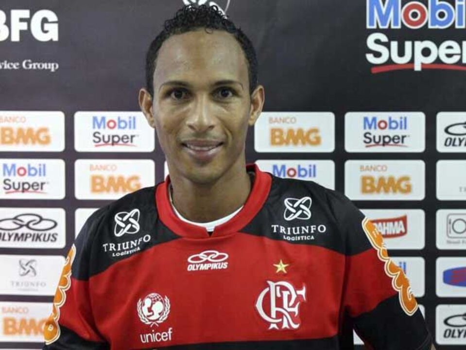 Wallim Vasconcellos: «Estamos a negociar o empréstimo de Liedson»