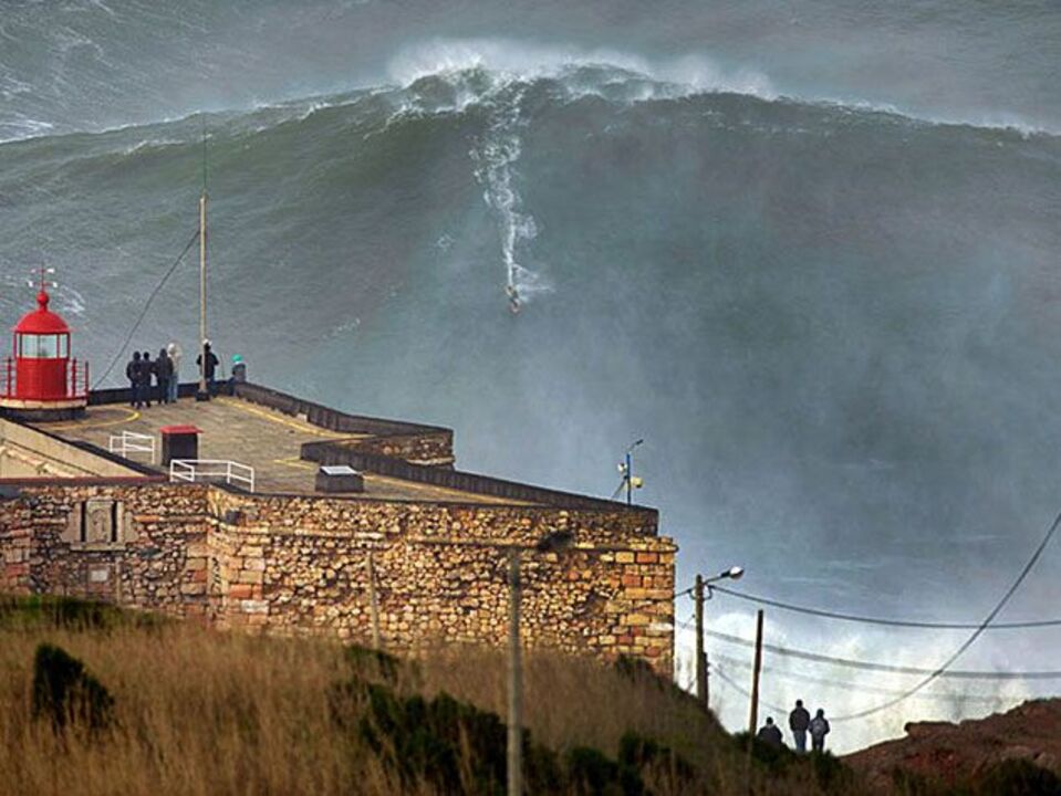 Dezenas de curiosos foram à Nazaré para ver McNamara