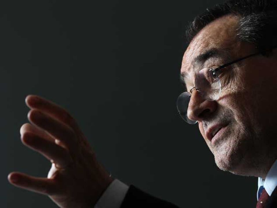 António Oliveira fora de cena