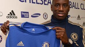 Demba Ba assina pelo Chelsea