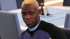 Balotelli adere ao visual loiro