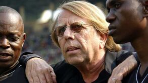 Claude Le Roy demite-se a três dias da estreia