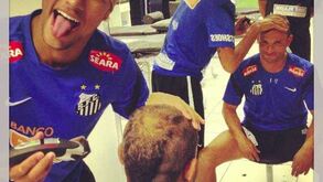 Neymar converte Leo à 