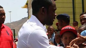 Acordo assinado para criar escola em Luanda