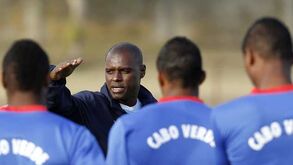 Lúcio Antunes demarca-se do "estilo" de Mourinho