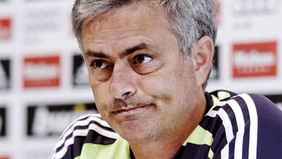 Clube pergunta aos sócios se Mourinho deve continuar