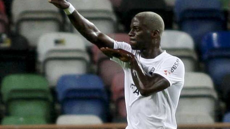 Cabeça de estudante assina hat-trick