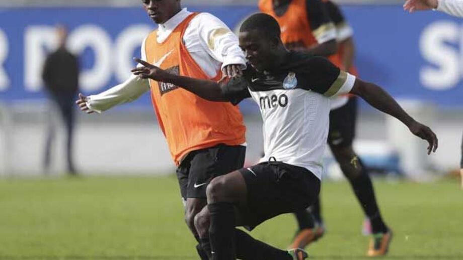 Emmanuel Mbola convocado pela Zâmbia para a CAN