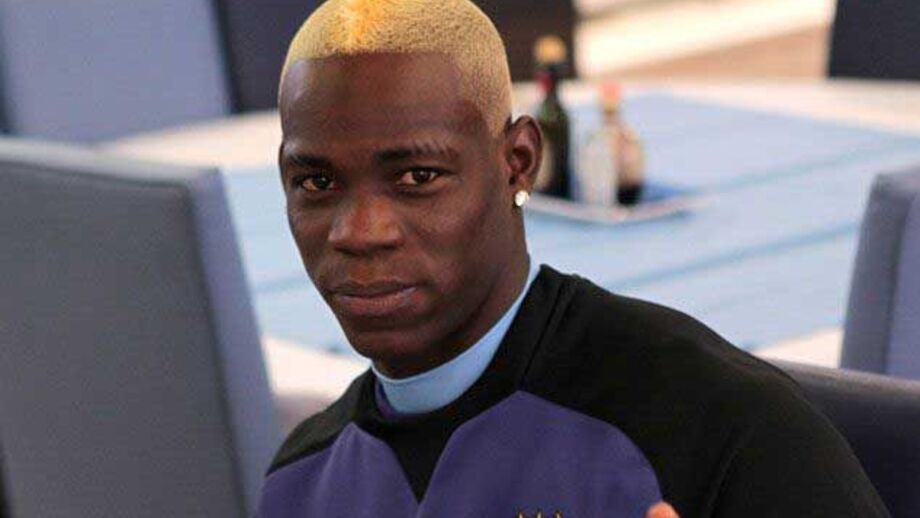 Balotelli adere ao visual loiro