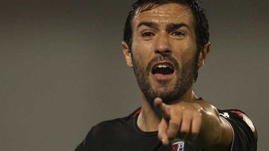 Dois jogadores "limpam" castigos