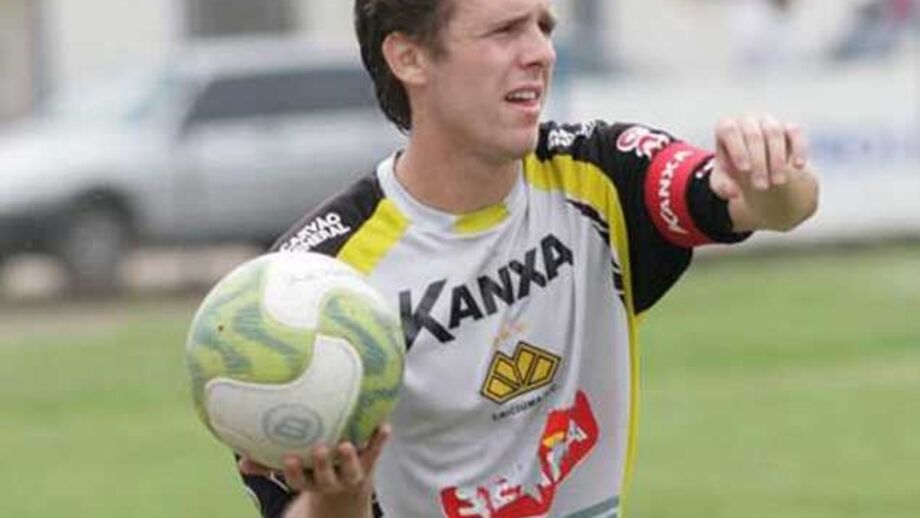 Ezequiel chega por empréstimo
