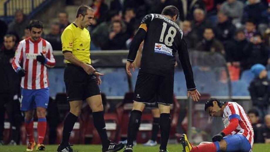 At. Madrid vence e mantém perseguição ao líder
