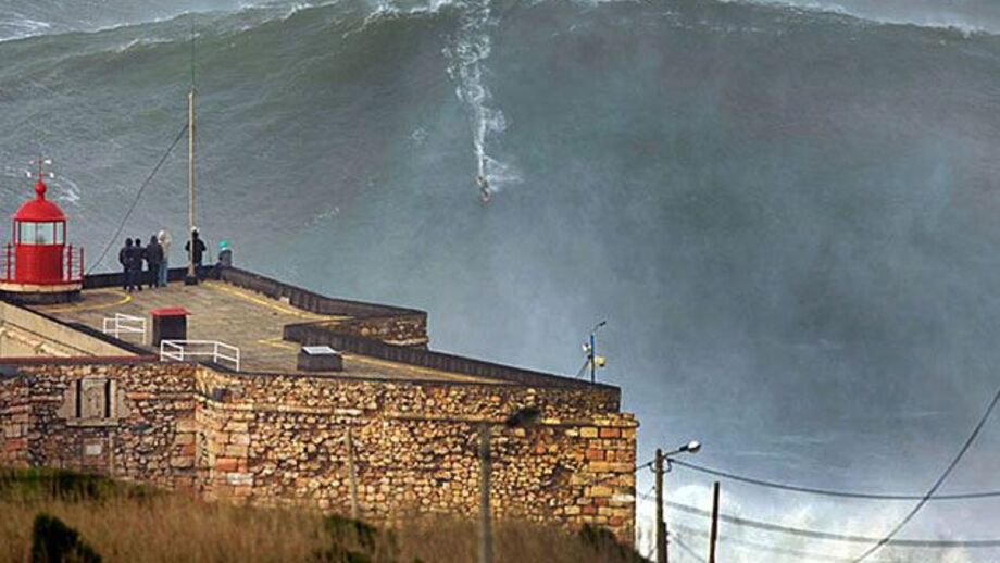Dezenas de curiosos foram à Nazaré para ver McNamara