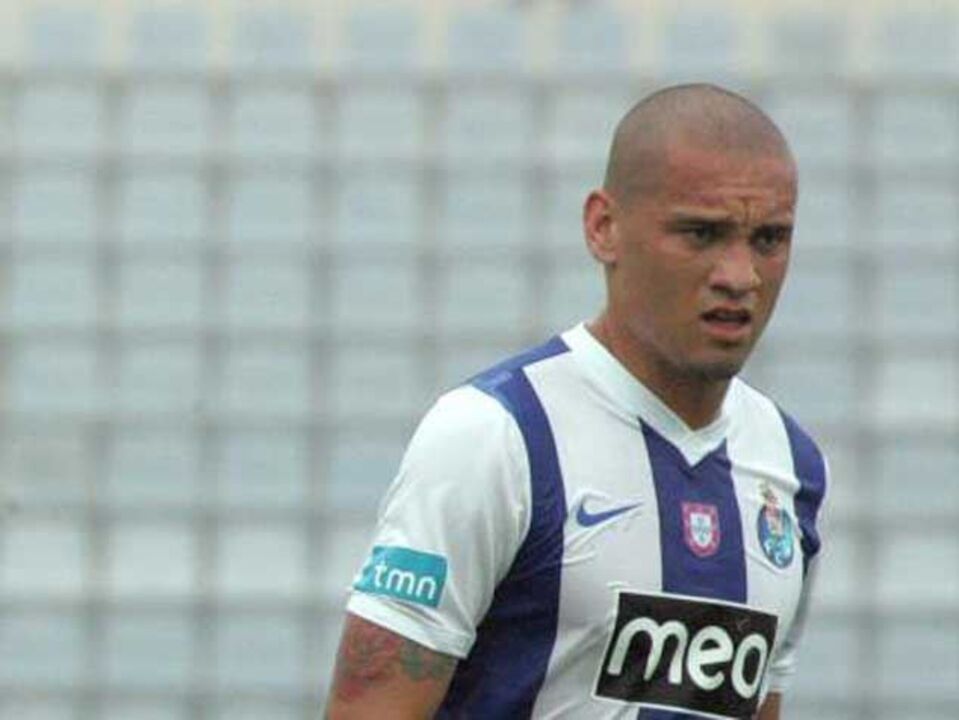 FC Porto B-Oliveirense, 3-1: Maicon marca antes do meio-campo