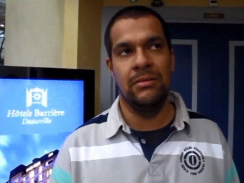 "Bloco" rematou à barra em França