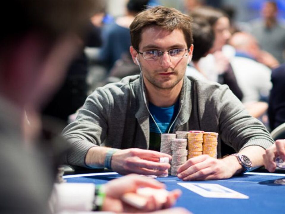 Cyril Andre mais perto dos 770 mil