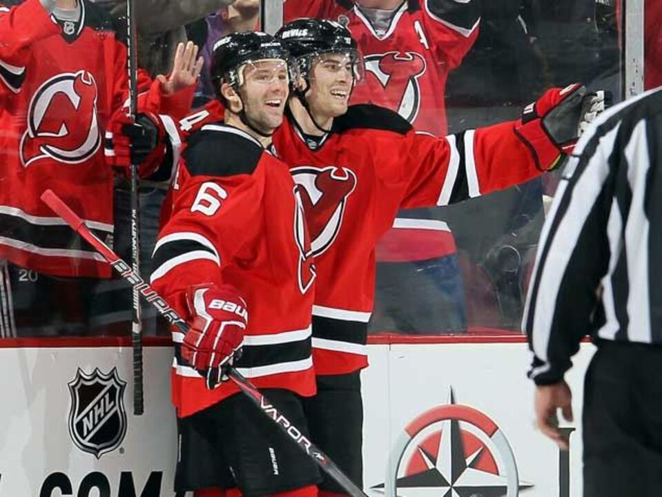NHL: Adam Henrique salta para o topo