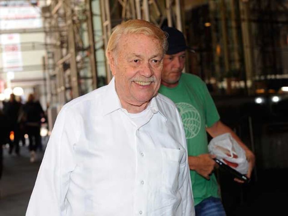 Proprietário dos LA Lakers internado