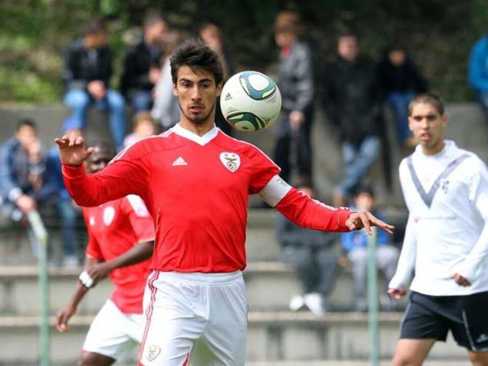 André Gomes lesionou-se na Alemanha