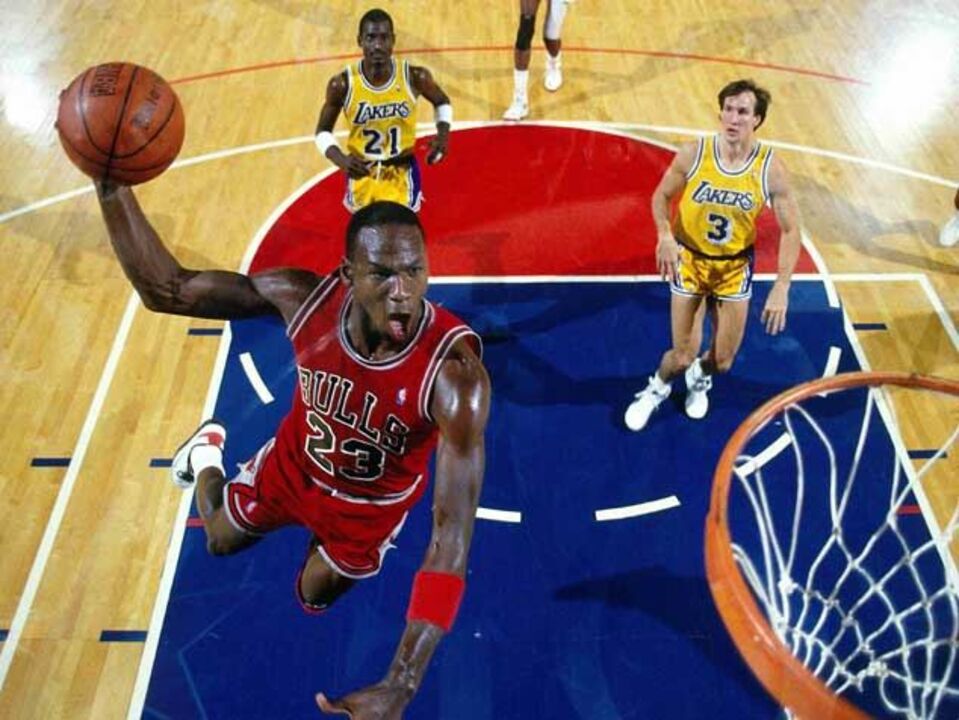 Deus disfarçado de basquebolista