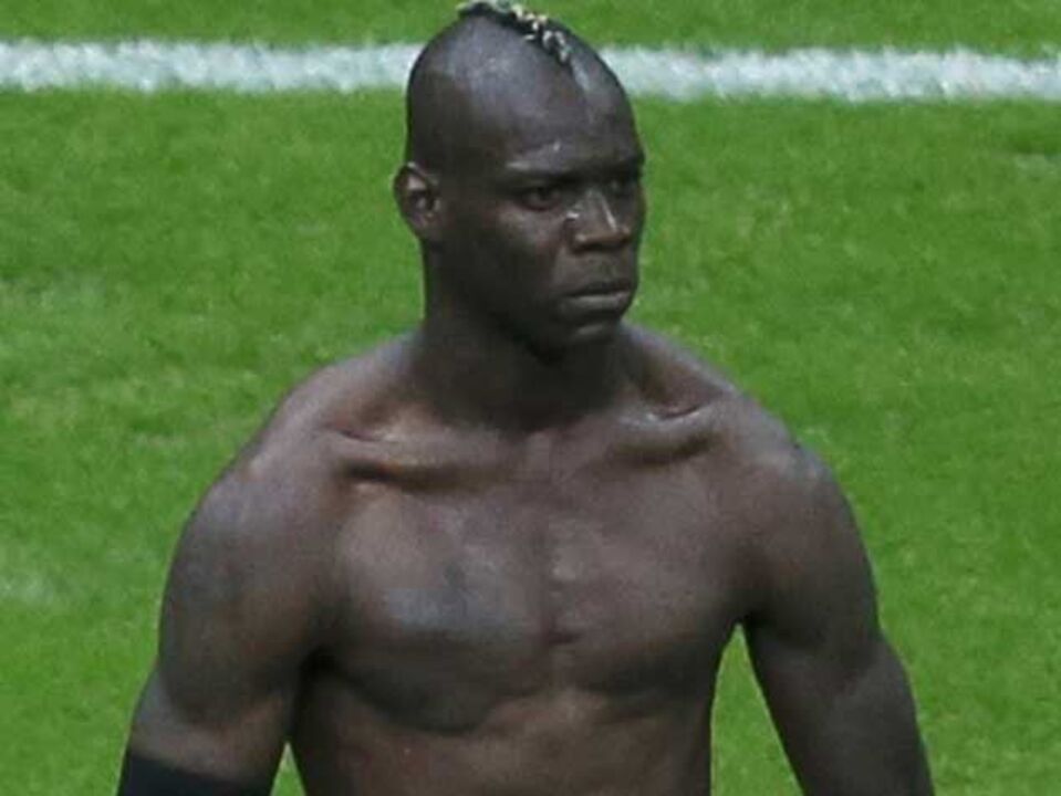 Mario Balotelli imortaliza pose do Euro’2012