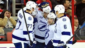 NHL: Máquina goleadora de Tampa Bay faz nova vítima