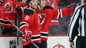 NHL: Adam Henrique salta para o topo