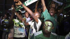 Seleção nigeriana recebida em euforia
