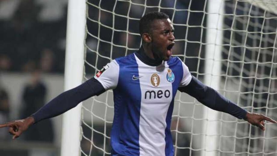 Artilheiro do dragão soma e segue