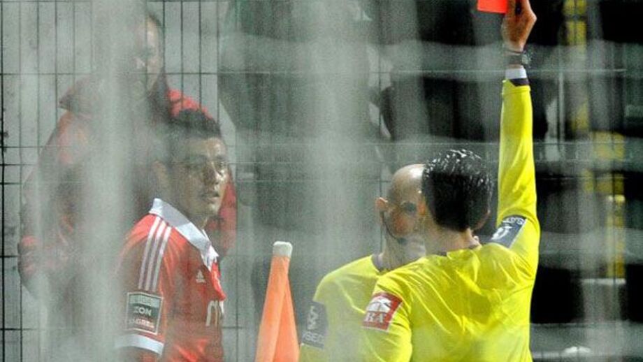 Cardozo volta a cair na tentação