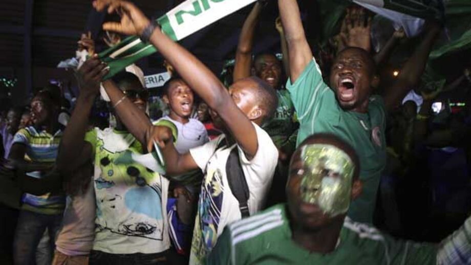 Seleção nigeriana recebida em euforia