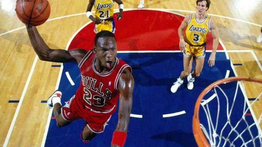 Deus disfarçado de basquebolista