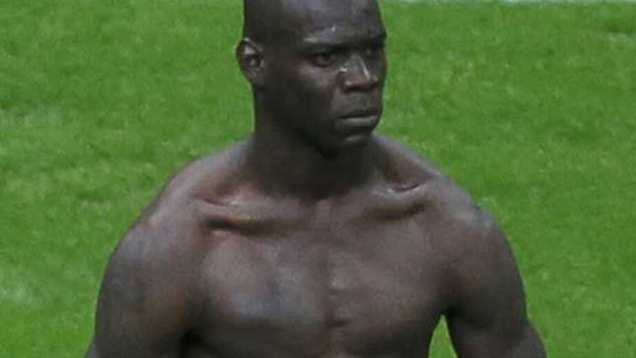 Mario Balotelli imortaliza pose do Euro’2012