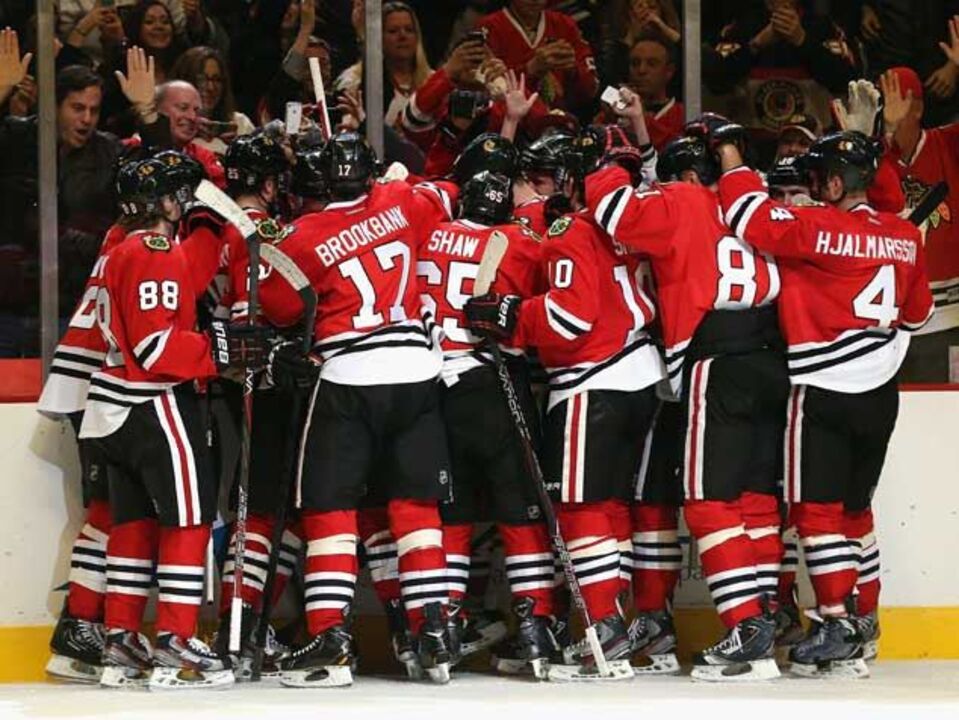 NHL: Chicago amplia máximo à custa dos grandes rivais