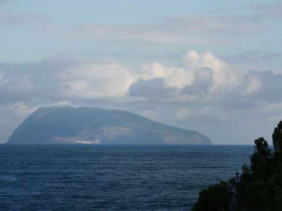 Corvo sem abastecimento por mar há 14 dias