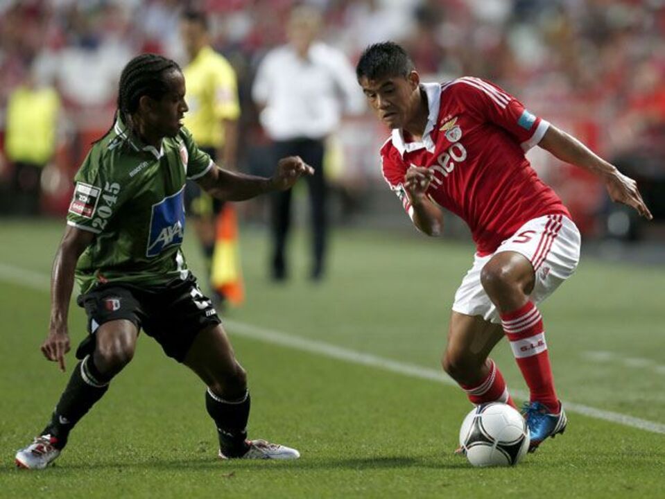 Dúvida no lado esquerdo da defesa encarnada