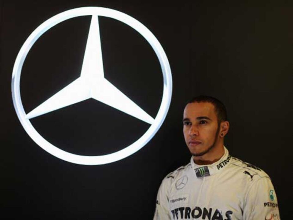 Mercedes contratou Hamilton a conselho de Ecclestone